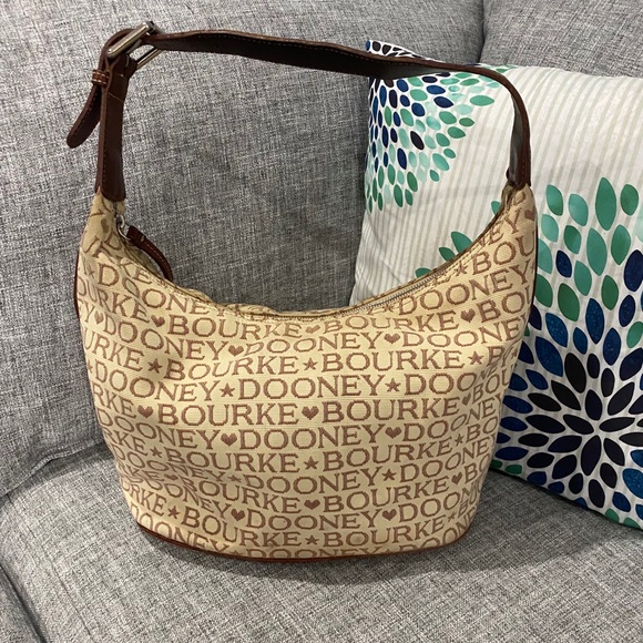 Dooney & Bourke purse - Picture 1 of 7